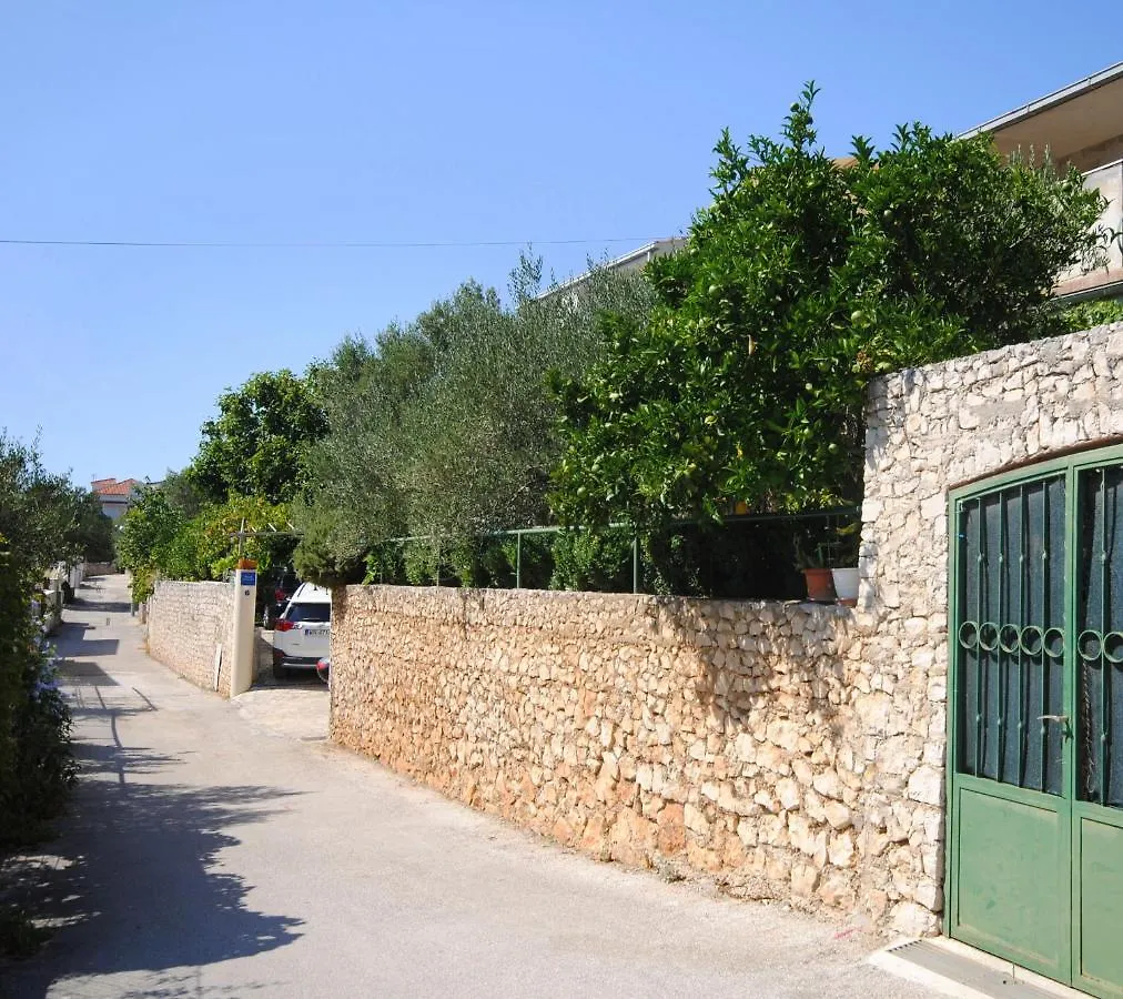 Apartment Summer Residence Near The Sea Donji Okrug  Croatia