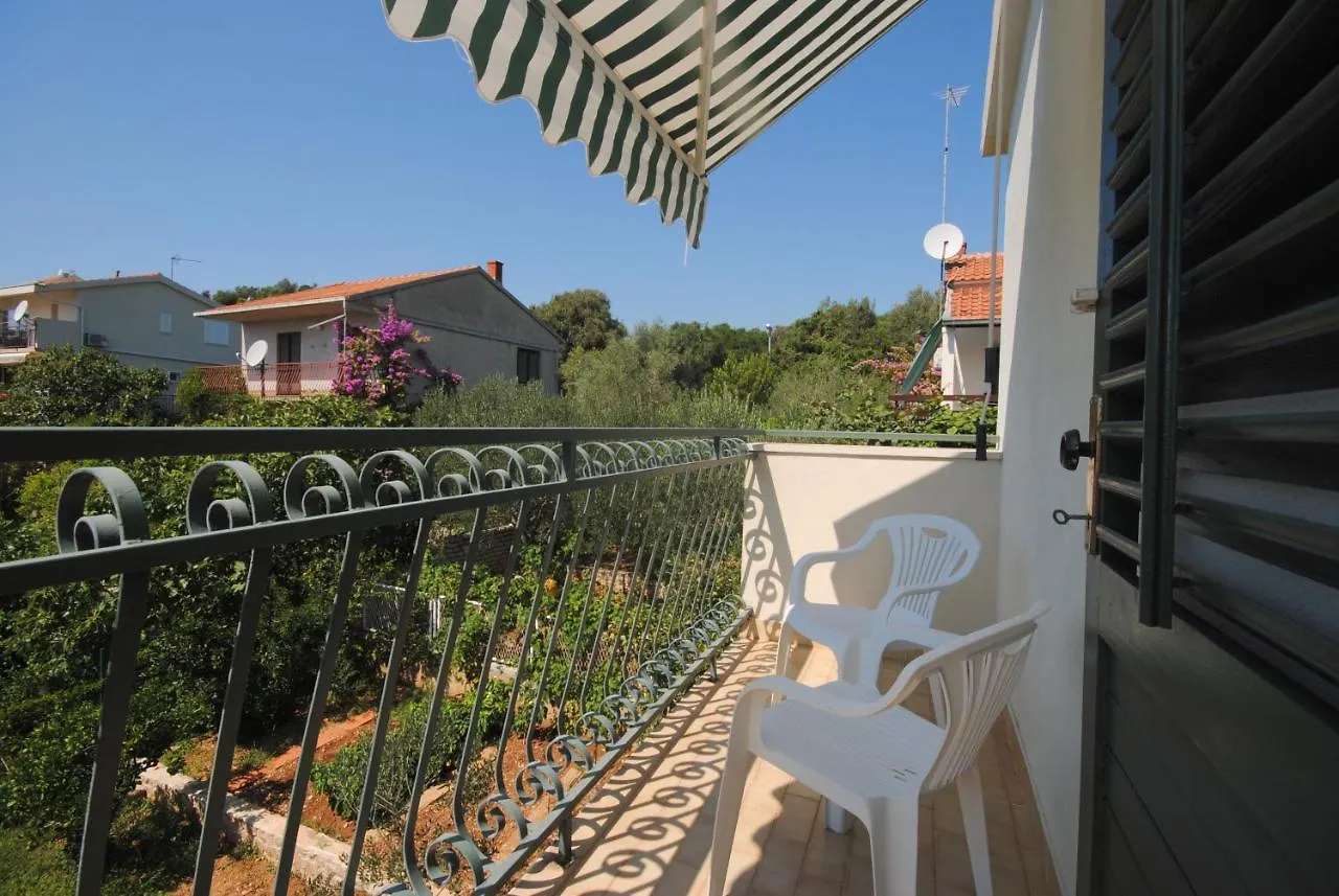 Apartment Summer Residence Near The Sea Donji Okrug