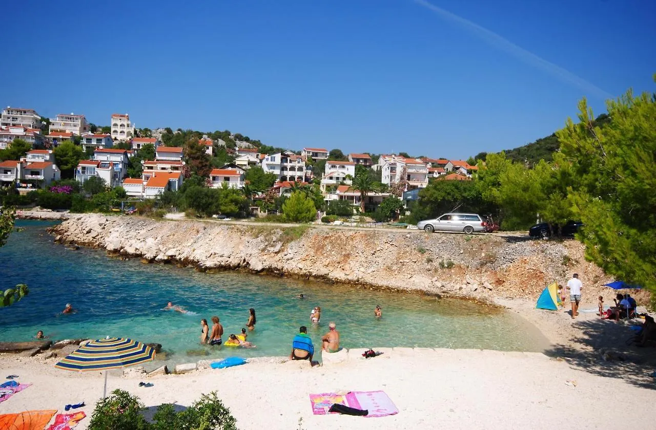 Apartment Summer Residence Near The Sea Donji Okrug  Croatia