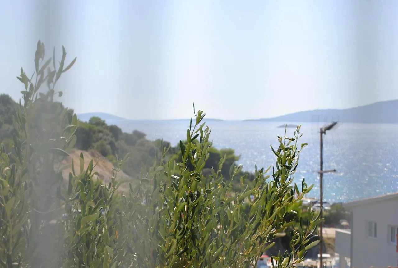Apartment Summer Residence Near The Sea Donji Okrug  Croatia