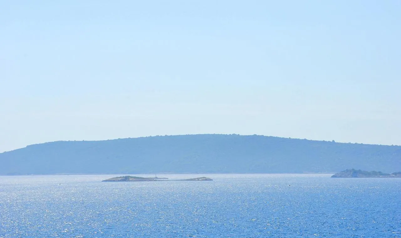 Apartment Summer Residence Near The Sea Donji Okrug  Croatia