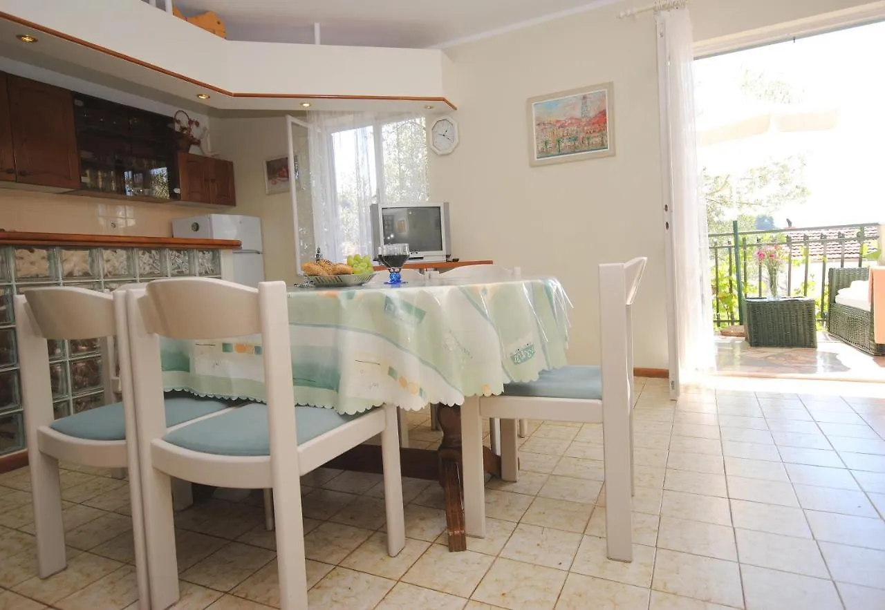 Apartment Summer Residence Near The Sea Donji Okrug  Croatia